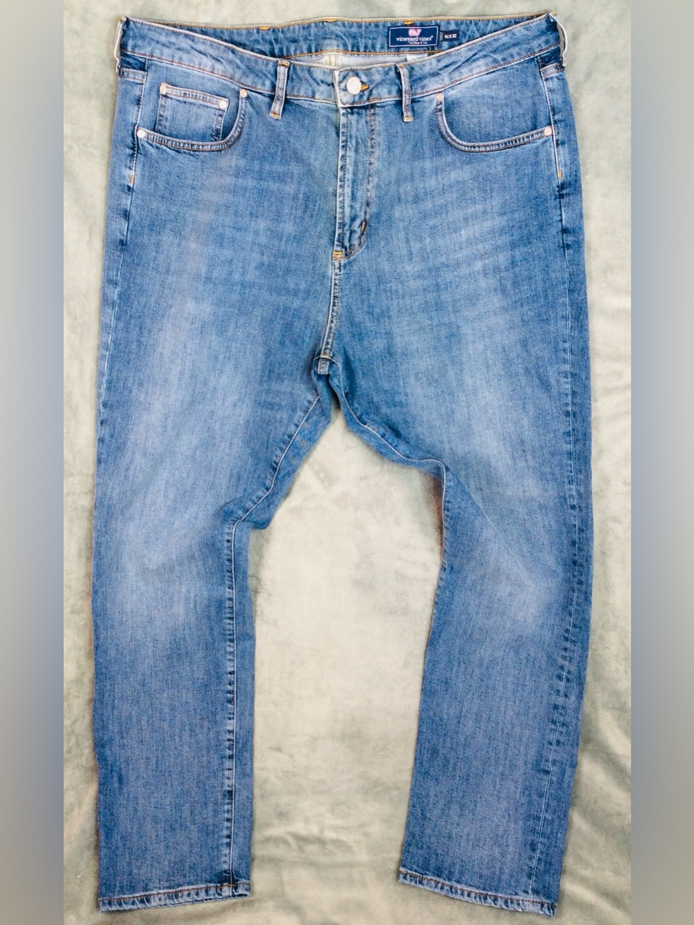 Vineyard Vines- Men's Relaxed Light Blue Denim Jeans - Classic Casual Fit